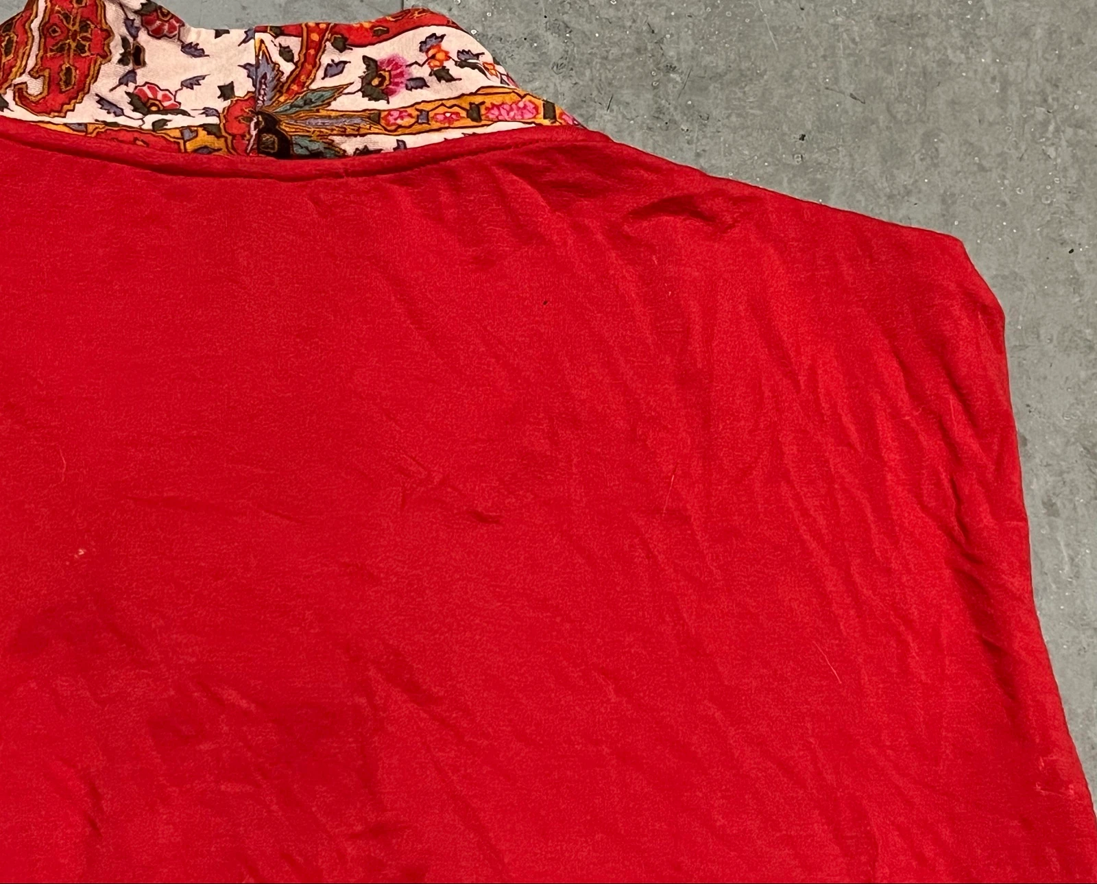 Rode bedrukte asymmetrische T-shirt – photo 16